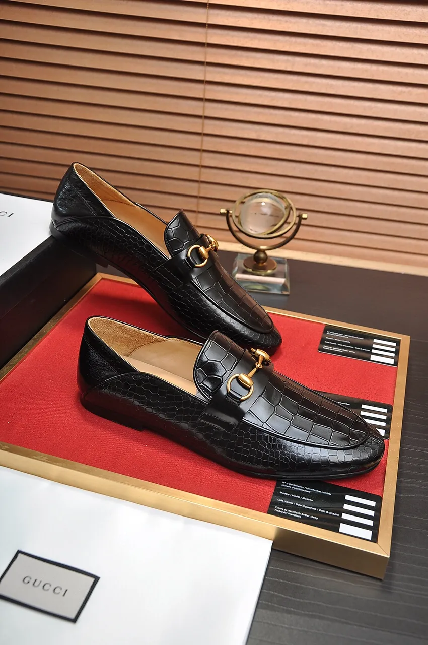 Men's shoes 💰520💶【GUCCI】 (High-end Niuli) New 🍀Gucci* - top version Gucci Peas shoes! Made of imported original cowhide, the inner top layer is comfortable cowhide lining! Original wear-resistant rubber outsole! High quality products! Code number 38-44!